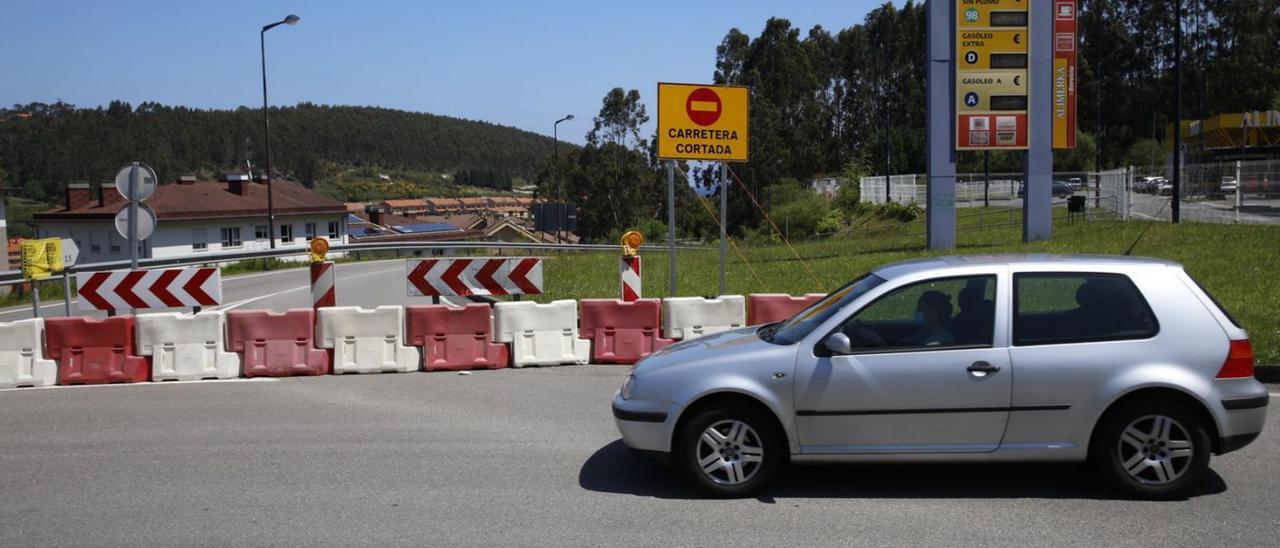 Corte de la N-632 a la altura de Los Porqueros. | Ángel González