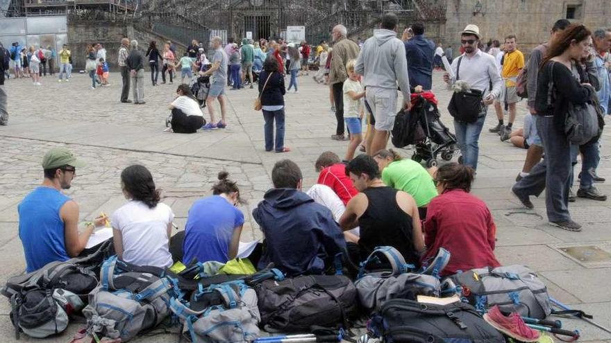 Peregrinos en la plaza del Obradoiro.