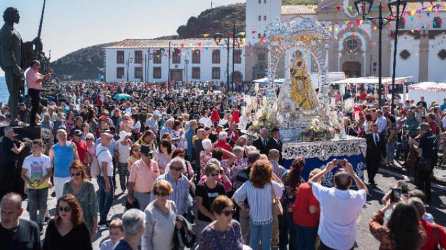 Un momento de la procesión de la Virgen de Candelaria.