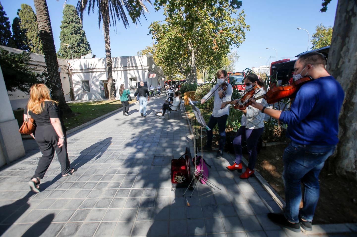 Todos los Santos sin gente en el cementerio de València