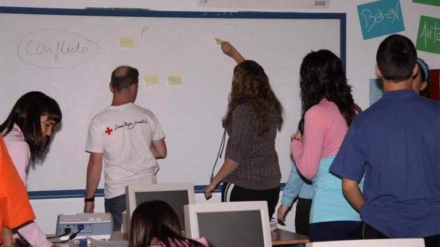 Más de 1.700 adolescentes participarán en talleres de Cruz Roja para prevenir el acoso escolar