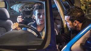 Óscar Casas y Mario Casas, durante el rodaje de ’Mi soledad tiene alas’.