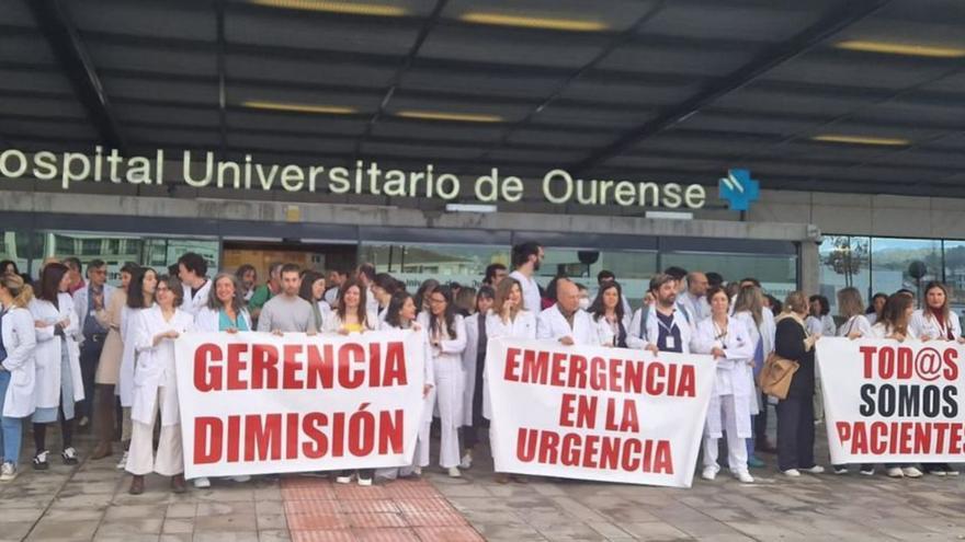 Los médicos se concentran para reclamar mejoras por novena semana consecutiva