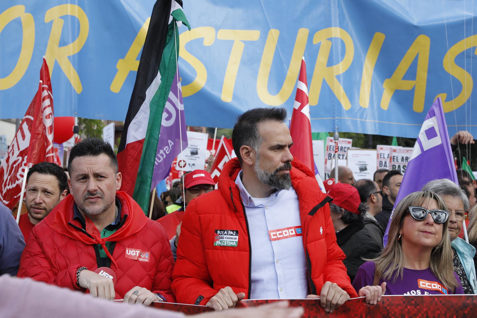 Manifestación de los sindicatos mayoritarios en Langreo por el 1 de mayo.