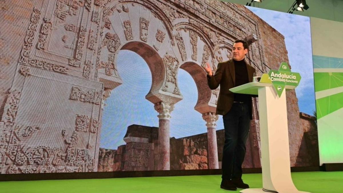 Juanma Moreno, en la Convención del PP-A ‘Tres años de cambio en Andalucía’, en Cádiz.