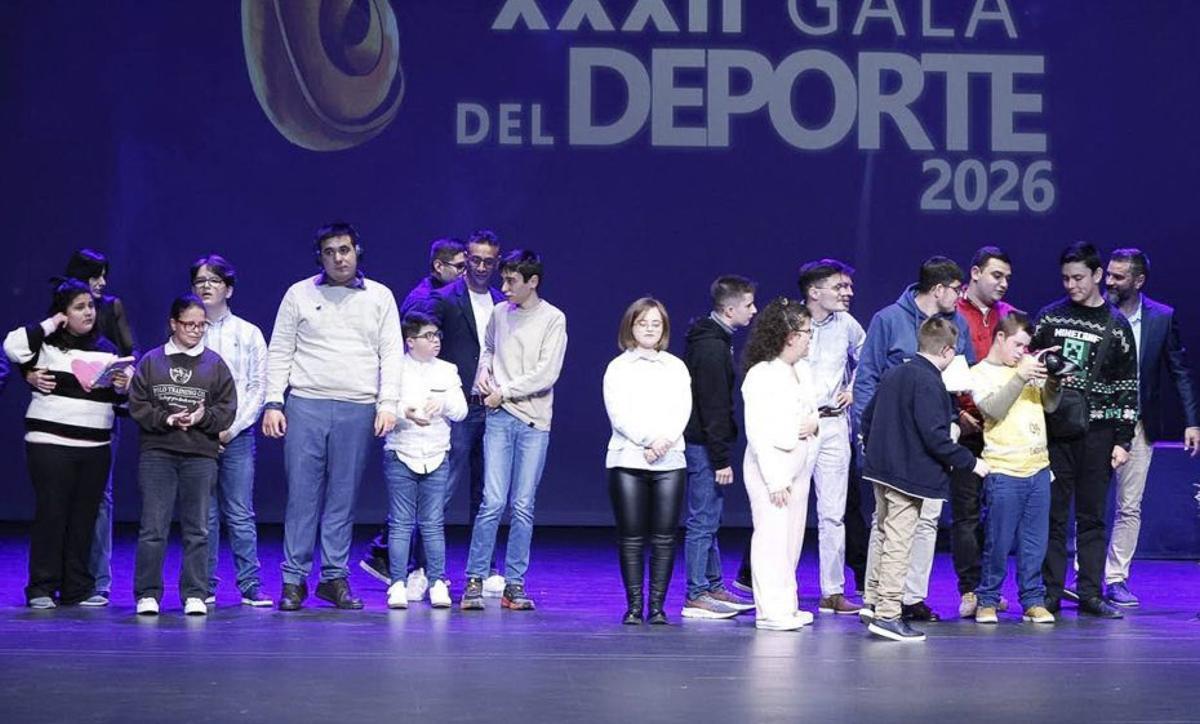 Los integrantes del equipo Gol de Corazón Infinito, en el escenario. | L.O.
