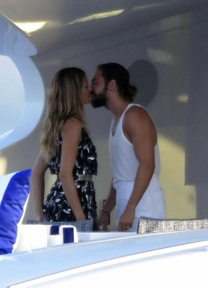Heidi Klum y Tom Kaulitz se besan a bordo de un yate