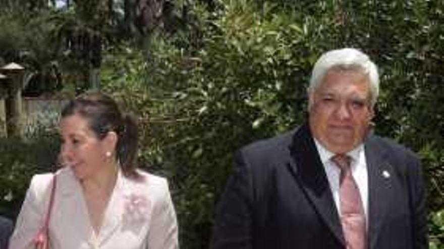 La alcaldesa, Mercedes Alonso, y el ya presidente virtual de IFA, Manuel Fernández.