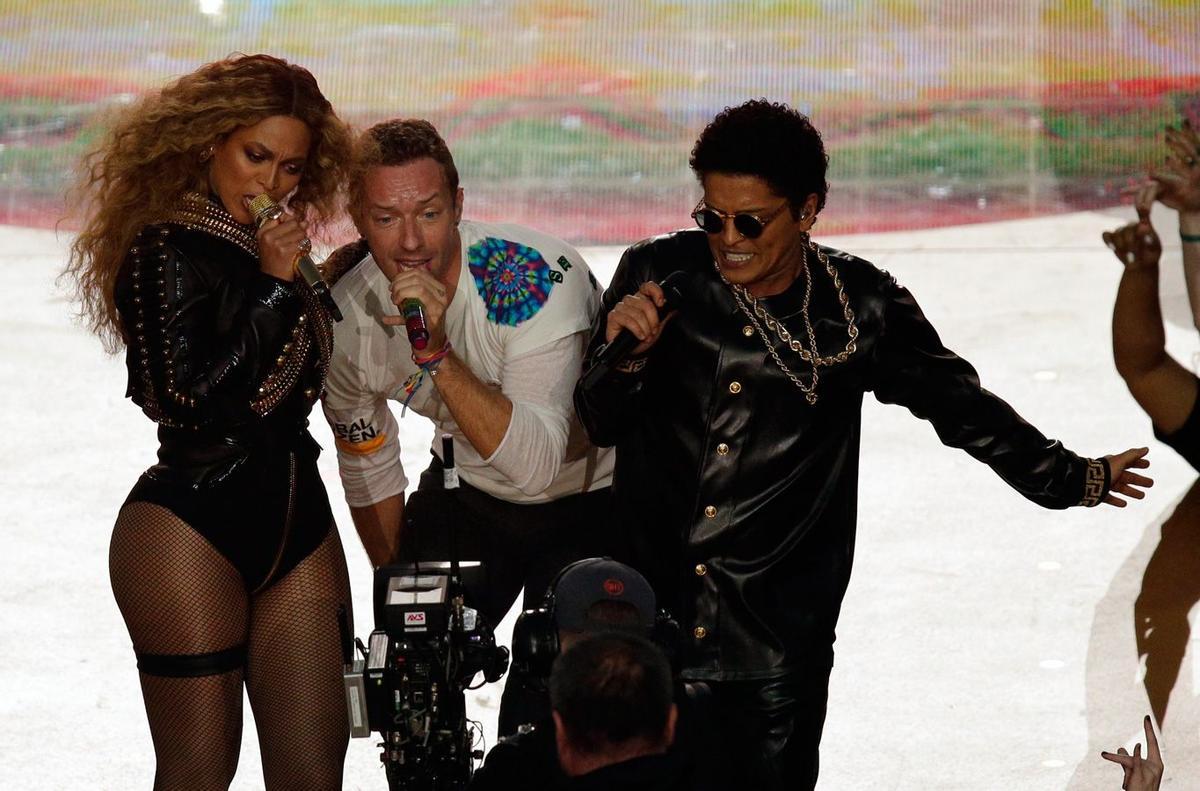 Beyoncé junto a Chris Martin y Bruno Mars