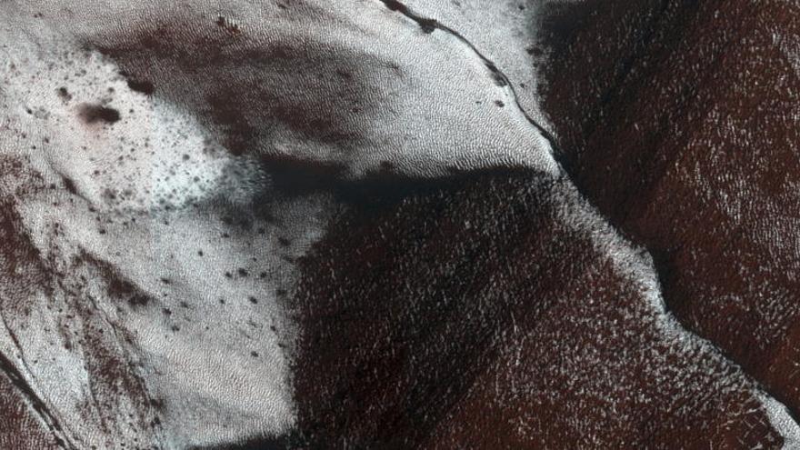 La NASA ha hallado  pruebas de agua líquida en Marte.