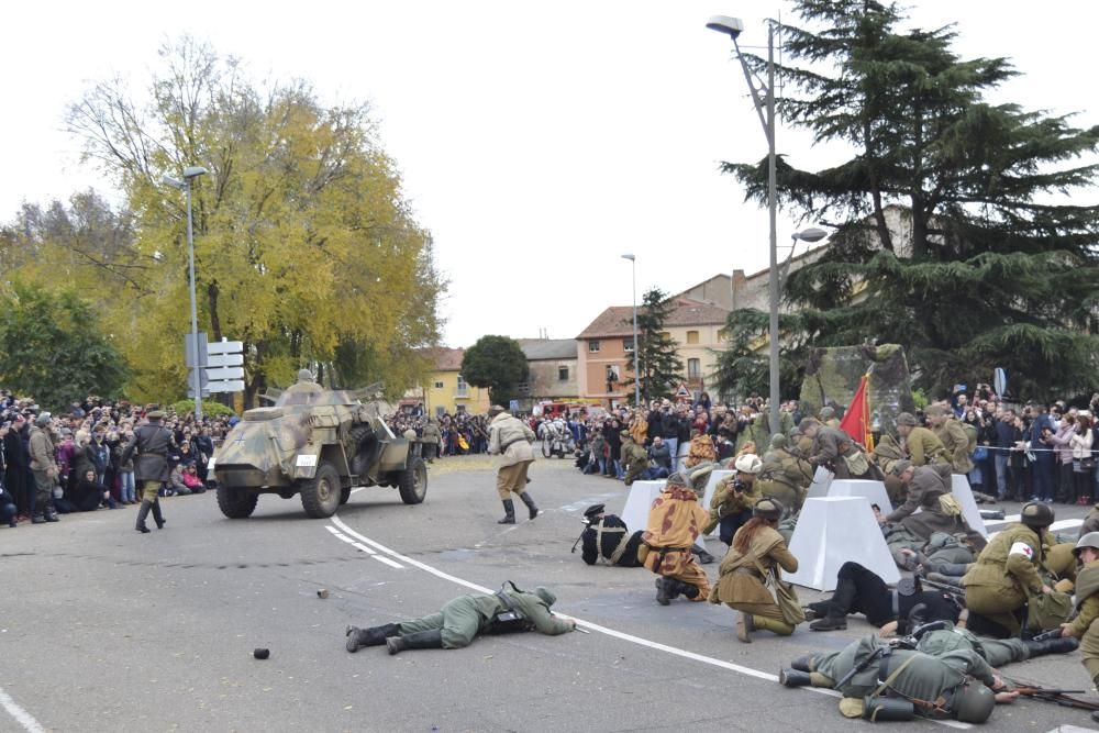 Segundo día de la recreación de la toma del puente