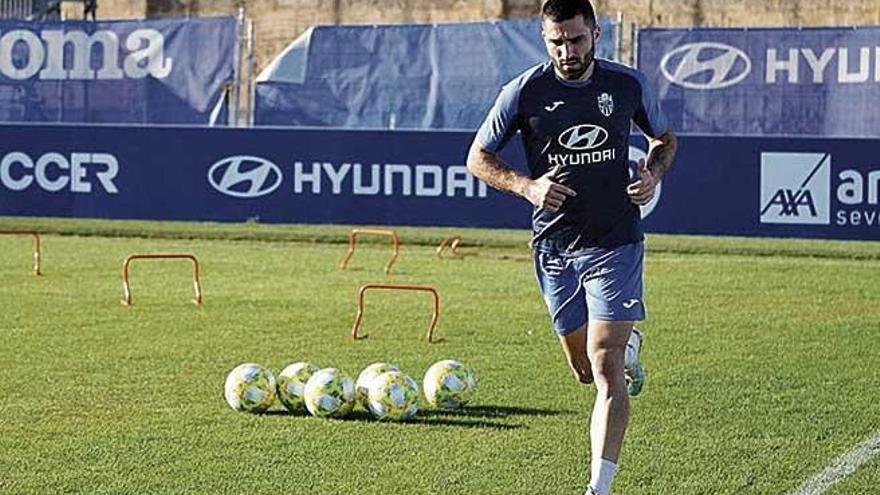 Luca Ferrone, entrenando ayer en el Estadio Balear.