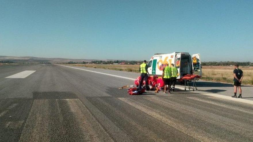 Un paracaidista resulta herido grave al sufrir un accidente en el aeropuerto de Córdoba