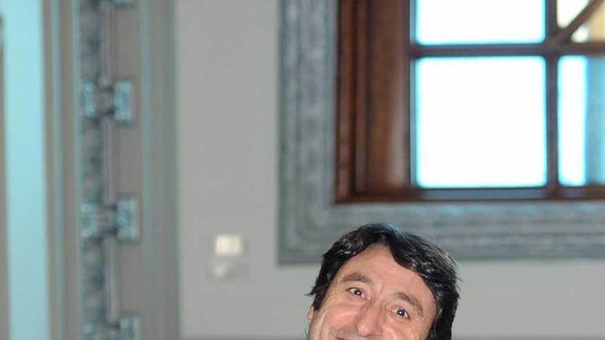 Carmelo Gómez, ayer, en el Ayuntamiento de Mieres.