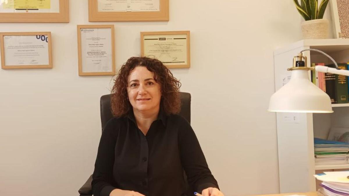 Helena Esparraguera a la seva consulta.
