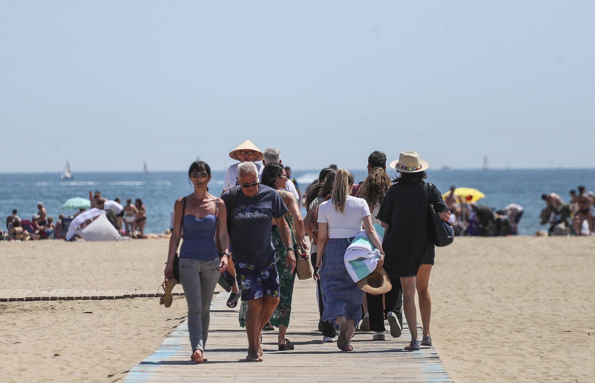 Las playas de València, llenazo previo al verano