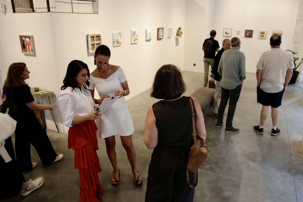 Visitantes en la inauguración