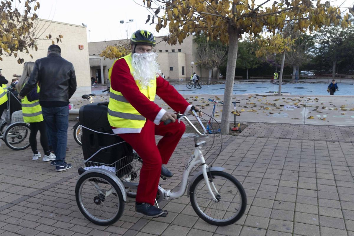 El "Bicillum" toma las calles de Elche una nueva Navidad El "Bicillum" toma las calles de Elche una nueva Navidad