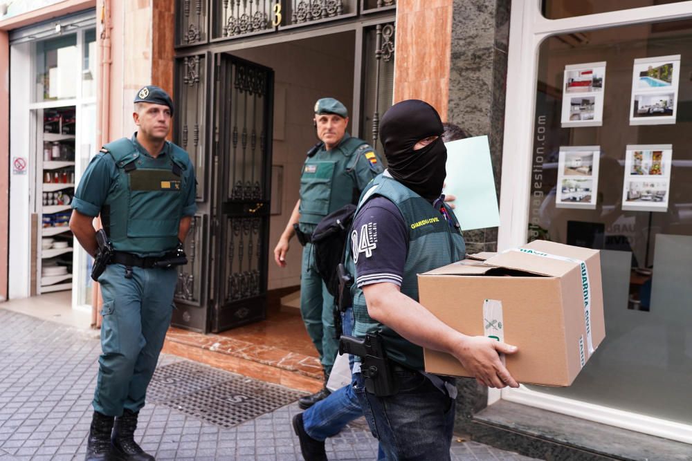 Operación de la Guardia Civil contra el blanqueo de dinero del narcotráfico en Málaga y Ceuta.