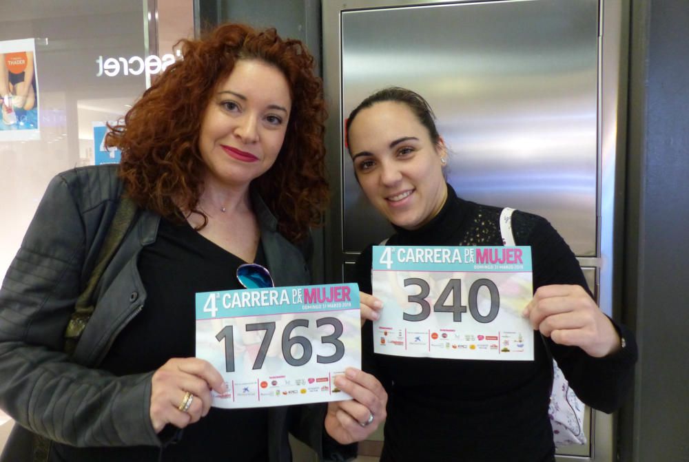 Recogida de dorsales en el Thader para la IV Carrera de la Mujer (Mañana)