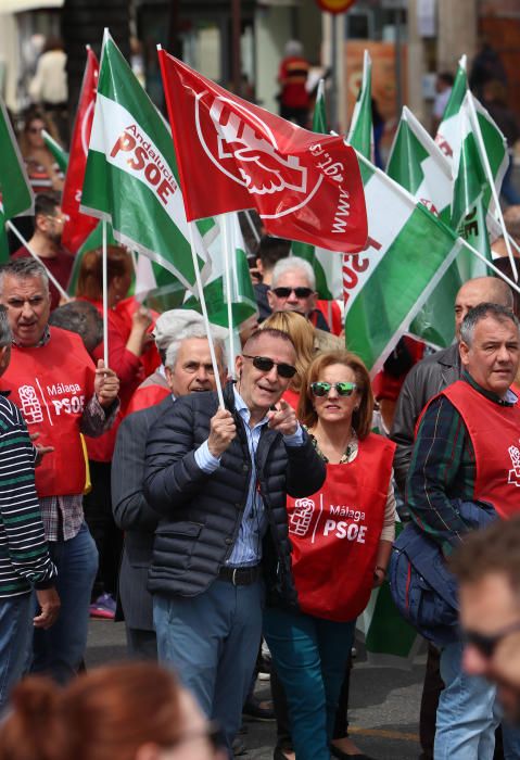 Miles de personas participan en la marcha convocada por los sindicatos para este martes, Día Internacional del Trabajo