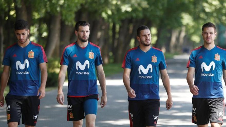 Jugadores de España se dirigen a un entrenamiento.