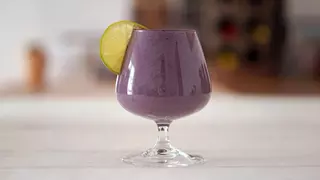 El batido natural que los expertos recomiendan para bajar el colesterol y adelgazar