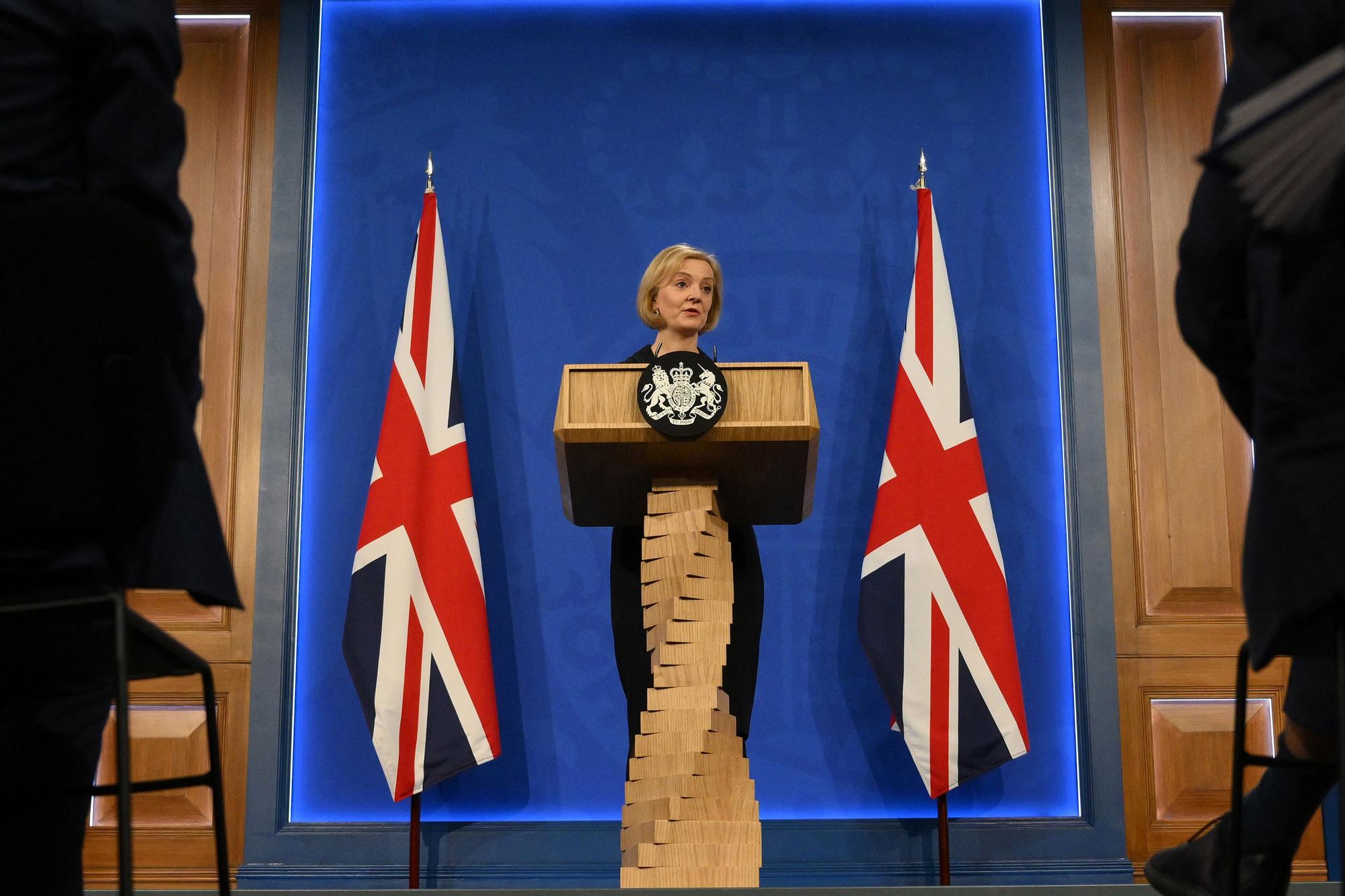 La primera ministra de Reino Unido, Liz Truss, en una conferencia de prensa en Downing Street, Londres.