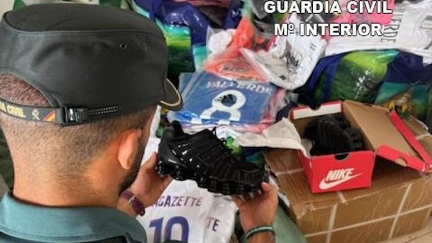 La Guardia Civil incauta más de 1.900 productos falsificados en Alcossebre y Peñíscola