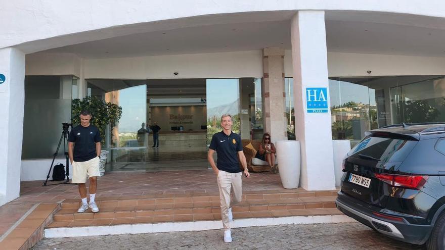 Kohlberg arropa a Luis García y a la plantilla del Mallorca en Marbella