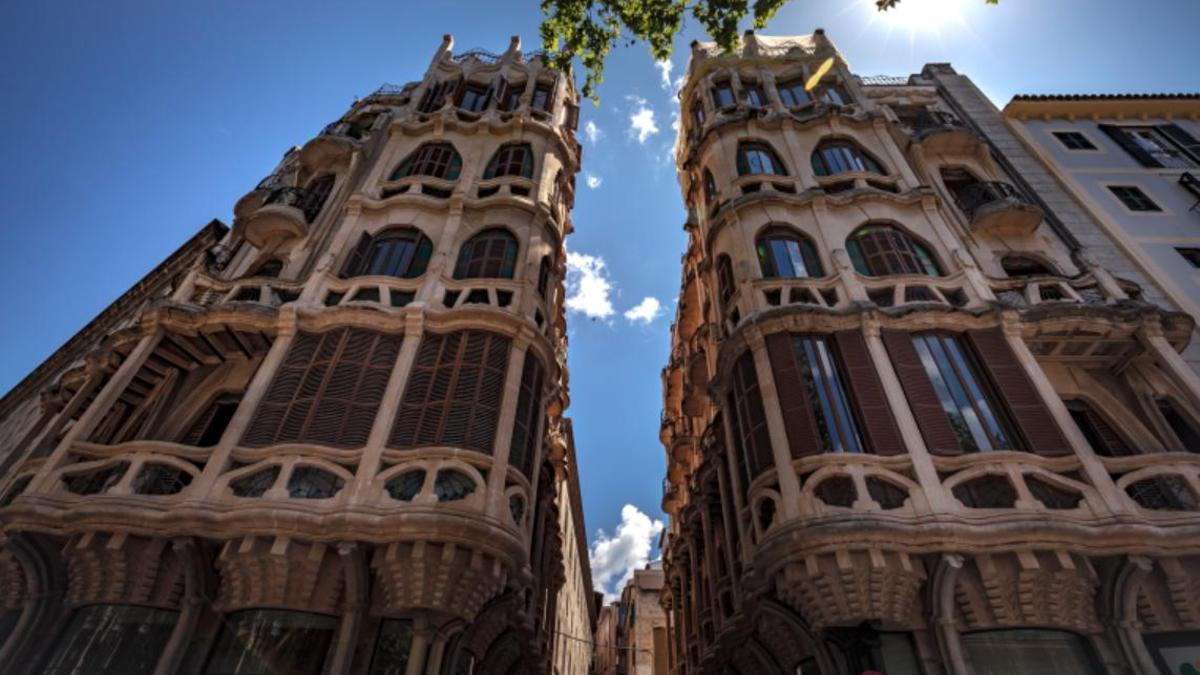 El edificio Casasayas, una de sus obras más reconocidas