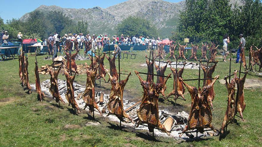 Cincuenta años de la fiesta del corderu en Prau L.lagüezos