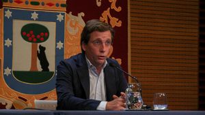 Almeida busca els afins a Carmena després del ‘no’ de Vox als seus pressupostos
