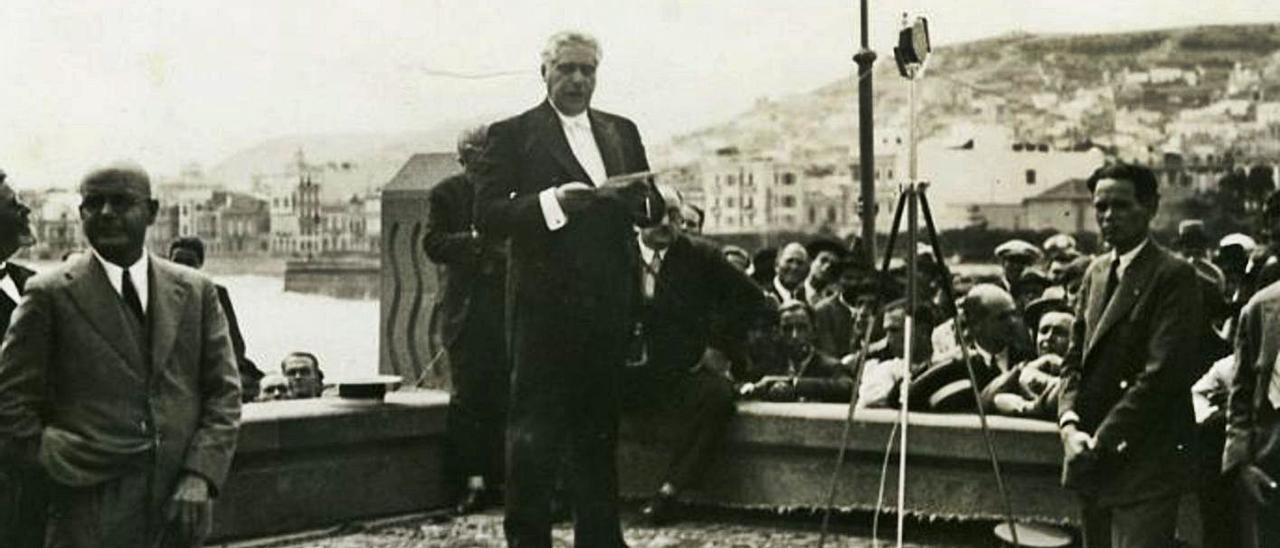 José Betancort Cabrera, en su lectura en la inauguración del monumento a Pérez Galdós en Gran Canaria. | | ARCHIVO HISTÓRICO DE TEGUISE