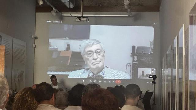 Viñas interviene vía streaming en la Fundación Juan Negrín. |