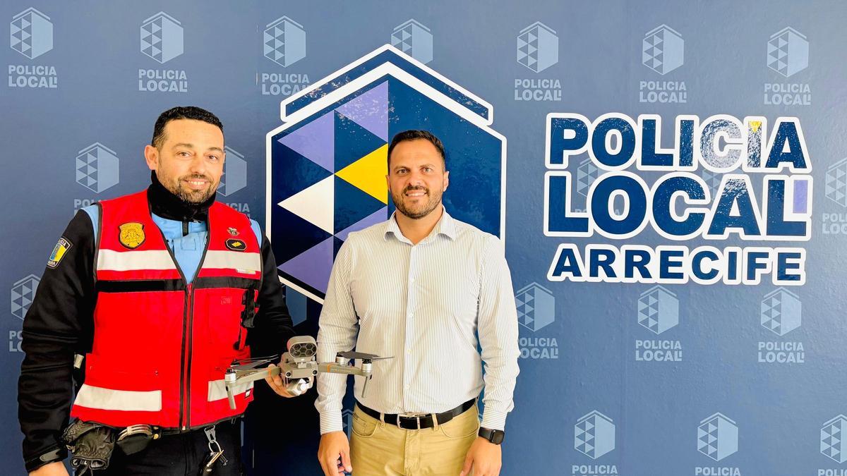 El oficial de la Policía Local de Arrecife Marcos Rosario distinguido con la Medalla al Mérito Profesional