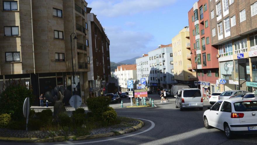 Avenida de Bueu, donde está la rotonda de «O Mexlión».