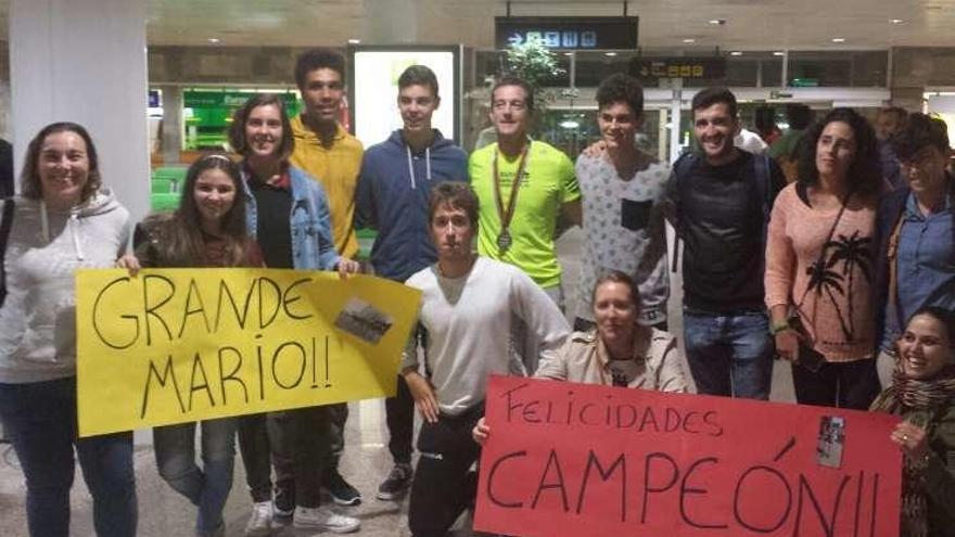 Sada Patín recibe en el aeropuerto al subcampeón mundial