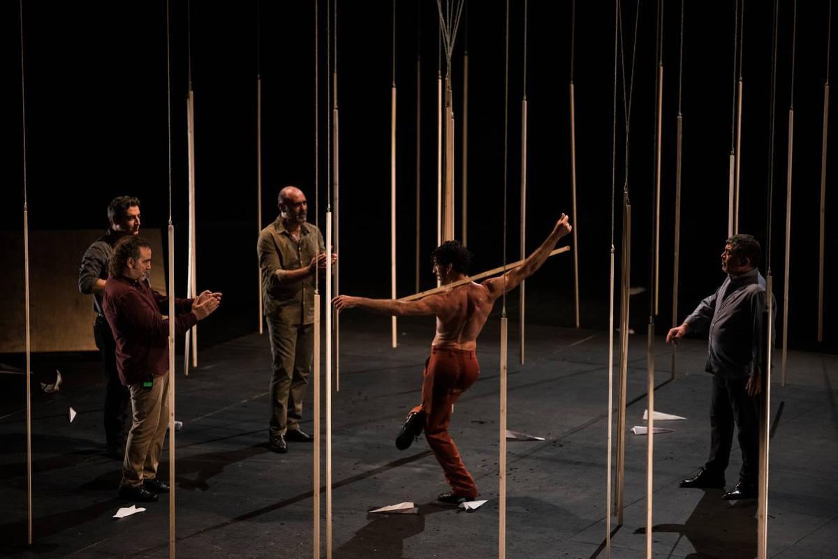 David Coria y parte del helenco de De lo humano, work in progress mostrado en el Teatro Central el 14 de septiembre