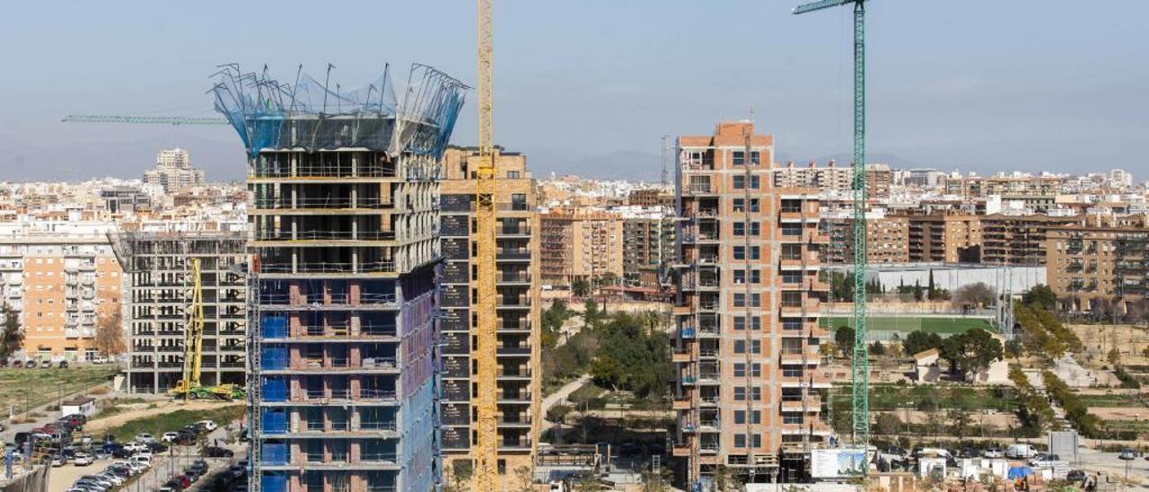 Pisos en construcción en el PAI de Malilla frente a La Fe.