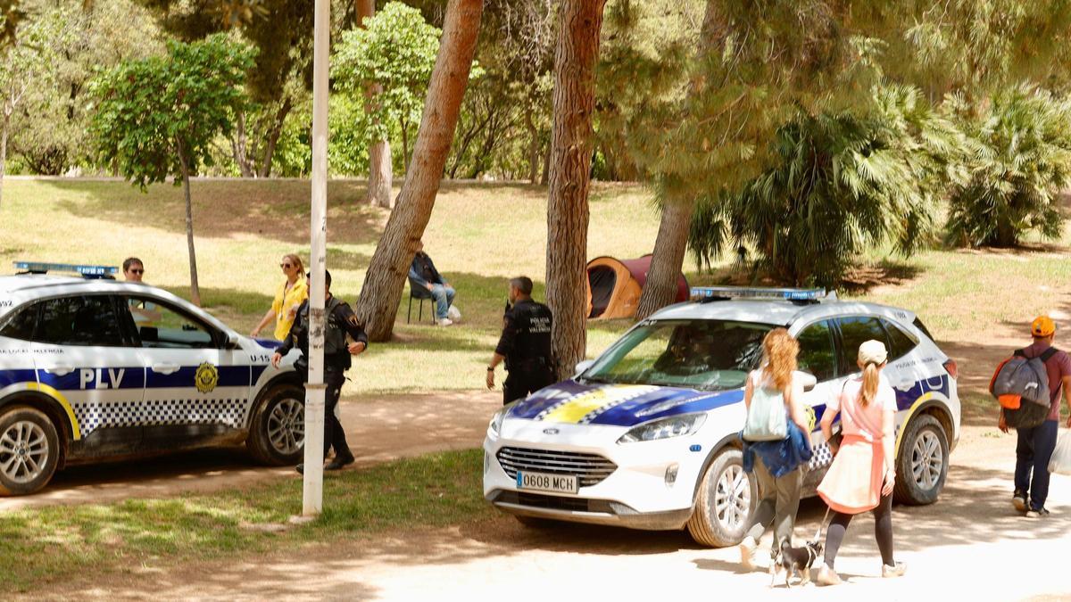 Redada efectuada por la Policía Local en el cauce del Turia.