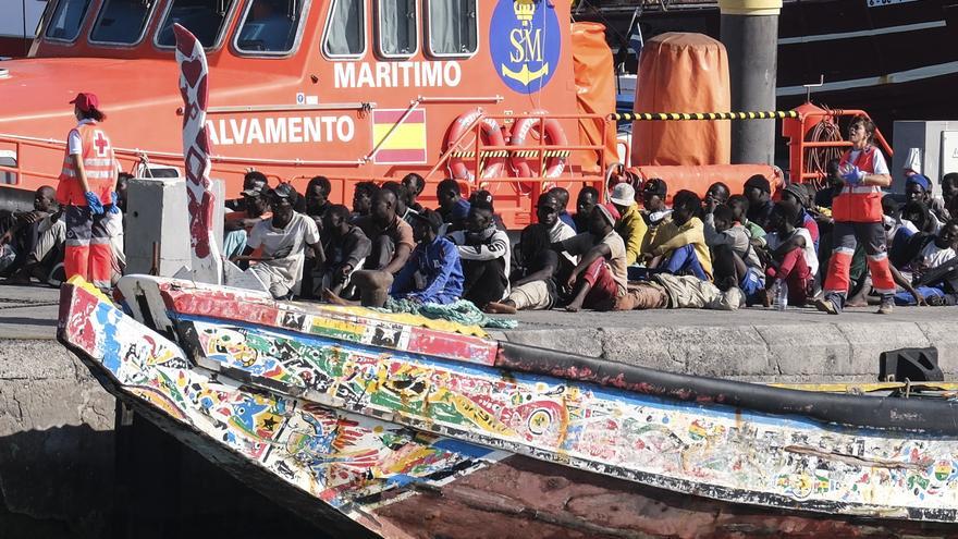 Interceptada una nueva embarcación con unos 70 migrantes en Tenerife