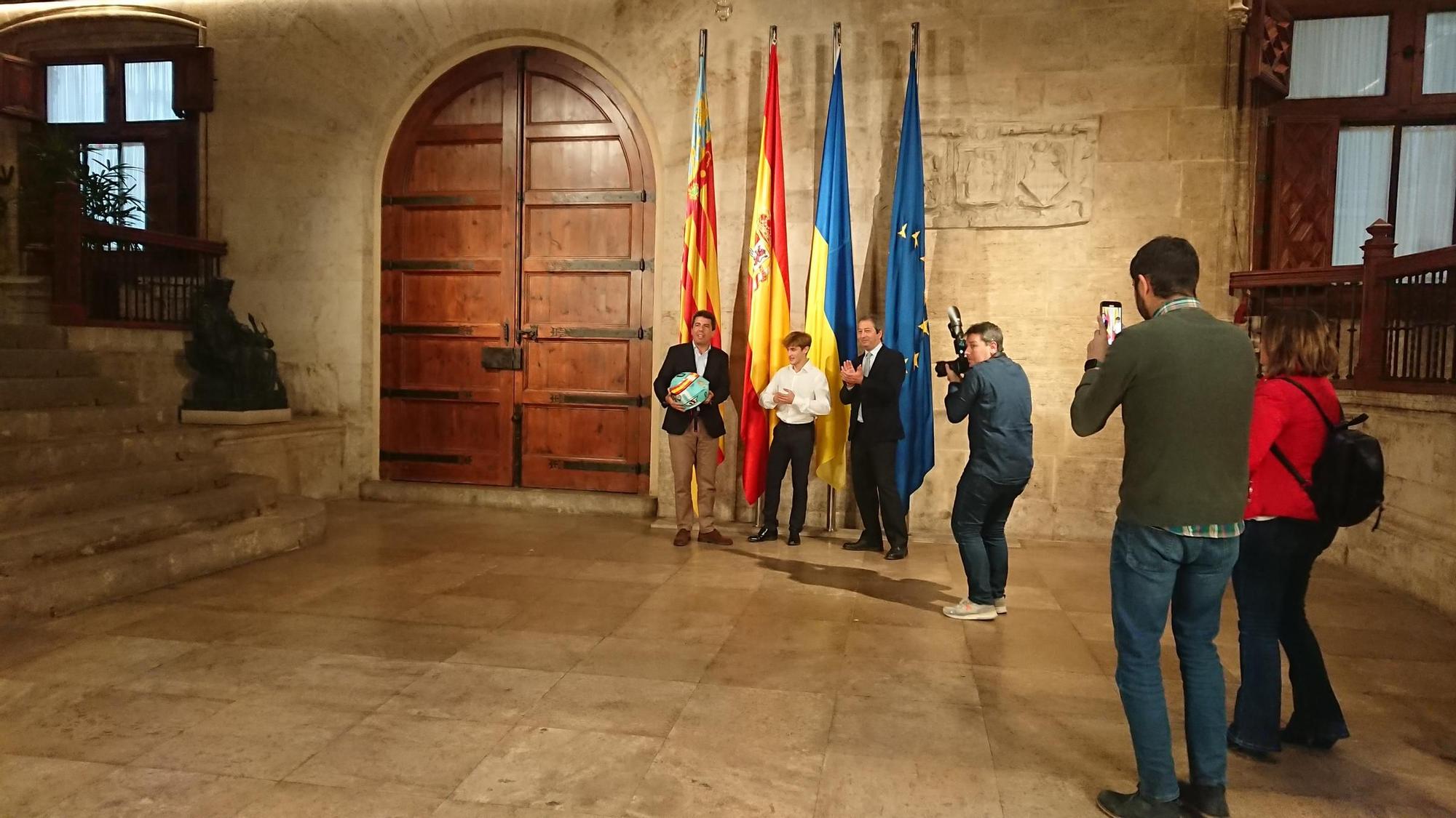 Recepción oficial de Carlos Mazón al campeón del mundo de Moto3 Jaume Masià en la Generalitat