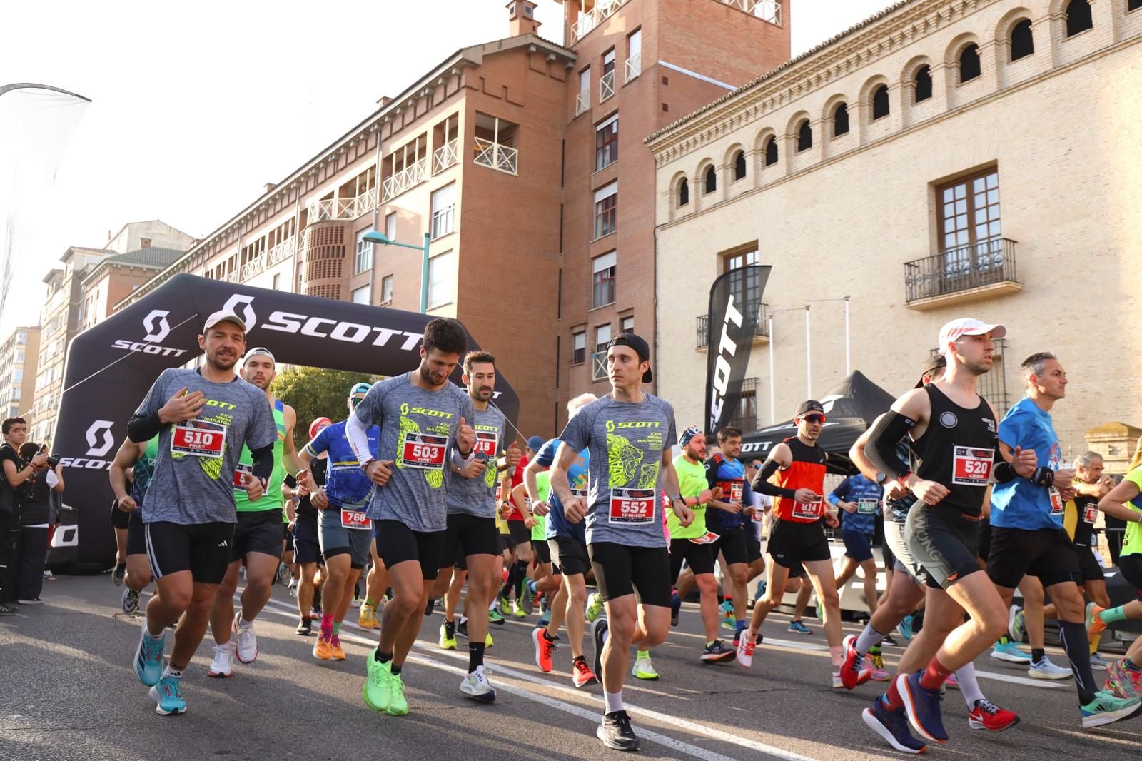 En imágenes | Búscate en el Medio Maratón de Zaragoza 2024