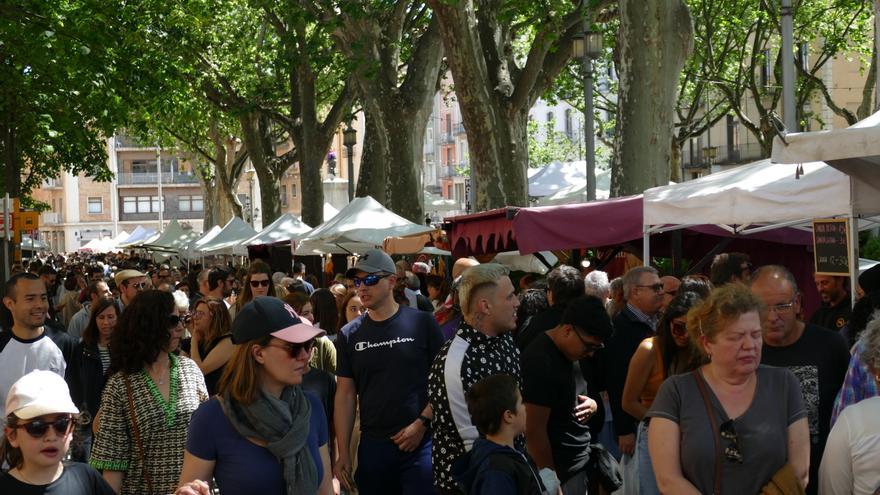 Carrers plens de gom a gom per les fires de l&#039;1 de maig