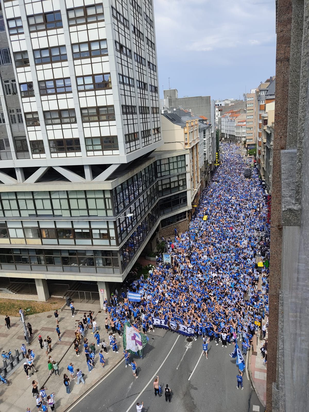 Miles de deportivistas recorren A Coruña antes del Dépor-Castellón