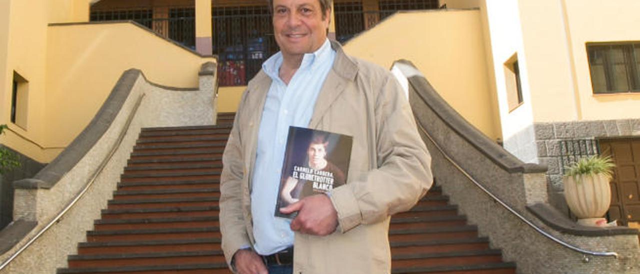 Carmelo Cabrera, en la cancha del Colegio Claret. quique curbelo