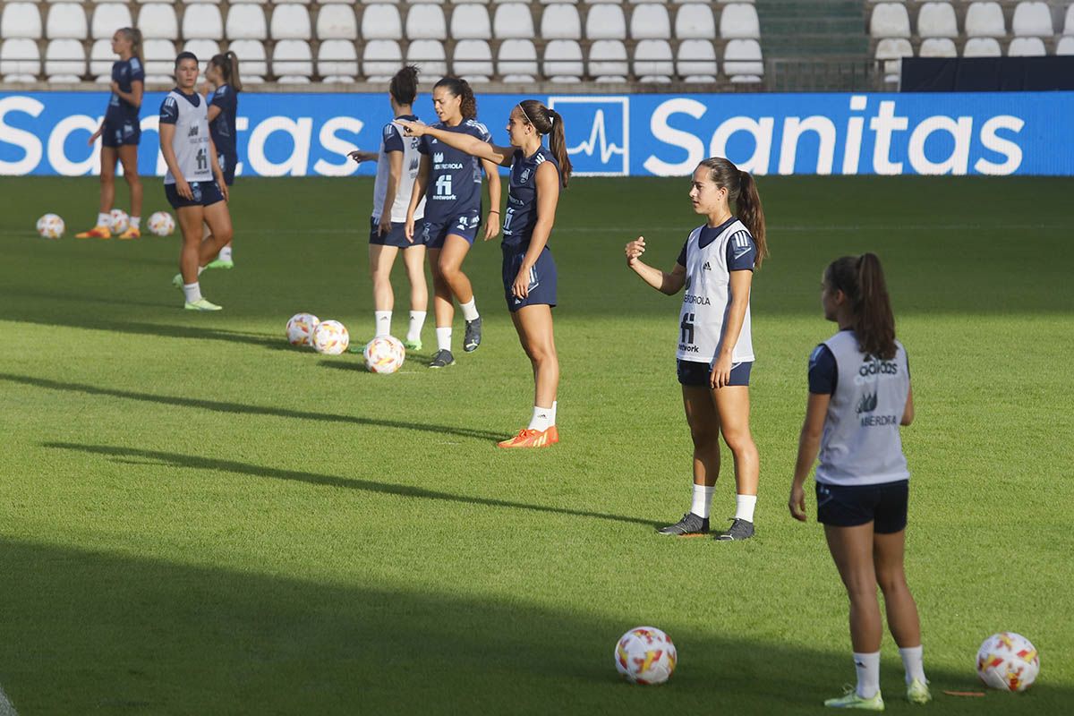 Las imágenes del entrenamiento del la selección española femenina de fútbol en El Árcangel