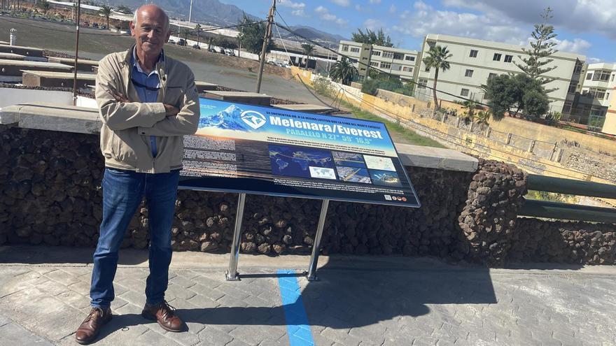 Playas instala un cartel que señala que Melenara y el Everest comparten latitud