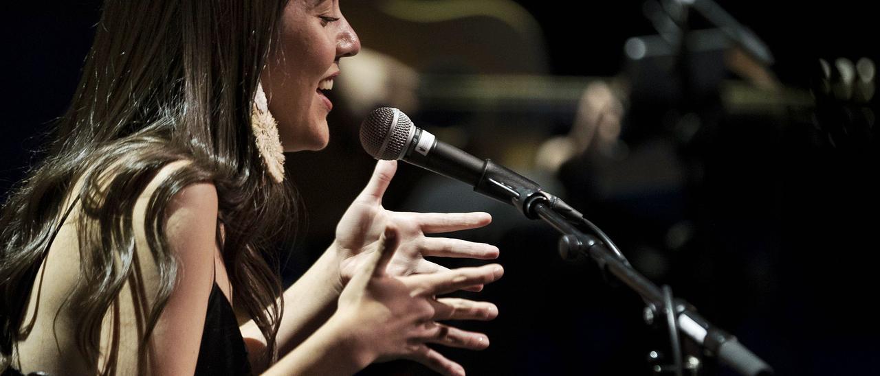 Valeria Castro, durante el concierto que ofreció el pasado 22 de mayo en Fuerteventura.